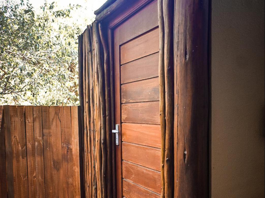Ihlozi Bush Lodge 赫卢赫卢韦 外观 照片